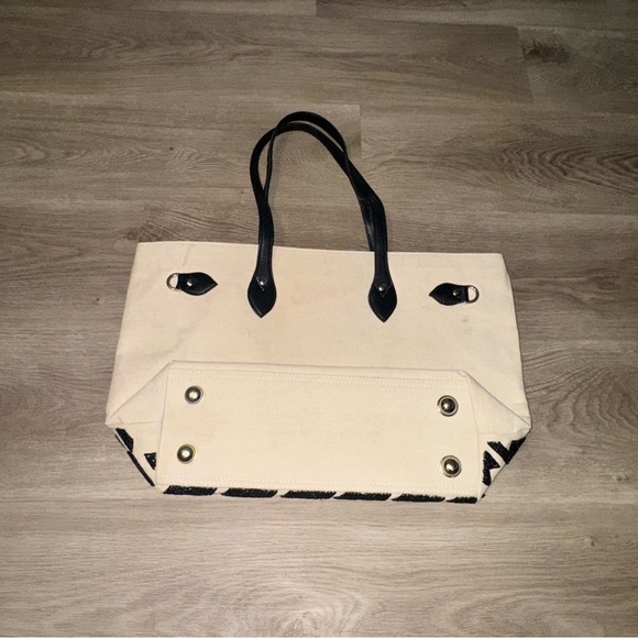 Women's Tiana New York Elegant Beaded Houndstooth Black Tote Bag - Picture 6 of 10